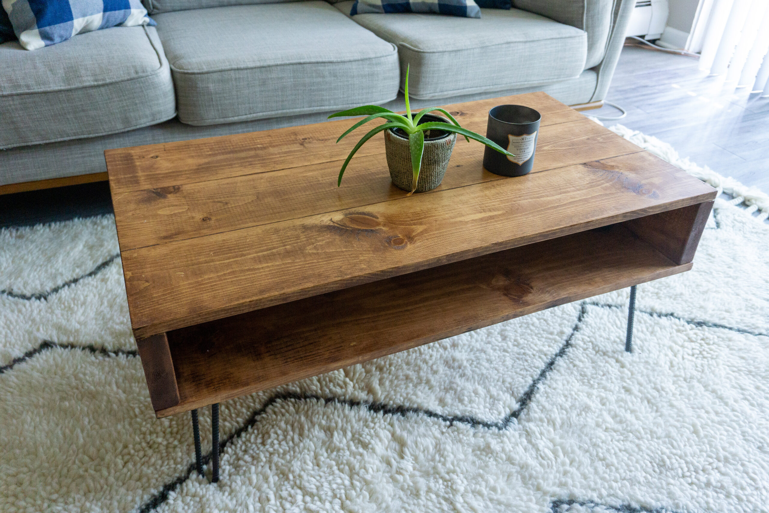 pine coffee table